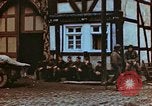 Standbild befreiten französische Gefangene Deutschland, 1945, aus Sekunde 11 historischem Filmmaterial Videoclip 65675056159