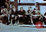 Standbild befreiten französische Gefangene Deutschland, 1945, aus Sekunde 17 historischem Filmmaterial Videoclip 65675056159