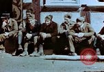 Standbild befreiten französische Gefangene Deutschland, 1945, aus Sekunde 18 historischem Filmmaterial Videoclip 65675056159