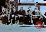 Standbild befreiten französische Gefangene Deutschland, 1945, aus Sekunde 23 historischem Filmmaterial Videoclip 65675056159