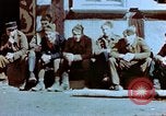 Standbild befreiten französische Gefangene Deutschland, 1945, aus Sekunde 24 historischem Filmmaterial Videoclip 65675056159