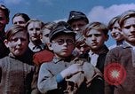 Standbild deutsche Kinder Deutschland, 1945, aus Sekunde 7 historischem Filmmaterial Videoclip 65675056172
