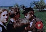Standbild deutsche Kinder Deutschland, 1945, aus Sekunde 14 historischem Filmmaterial Videoclip 65675056172