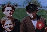 Standbild deutsche Kinder Deutschland, 1945, aus Sekunde 16 historischem Filmmaterial Videoclip 65675056172