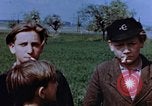 Standbild deutsche Kinder Deutschland, 1945, aus Sekunde 18 historischem Filmmaterial Videoclip 65675056172