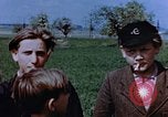Standbild deutsche Kinder Deutschland, 1945, aus Sekunde 19 historischem Filmmaterial Videoclip 65675056172