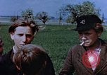 Standbild deutsche Kinder Deutschland, 1945, aus Sekunde 20 historischem Filmmaterial Videoclip 65675056172