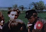 Standbild deutsche Kinder Deutschland, 1945, aus Sekunde 21 historischem Filmmaterial Videoclip 65675056172