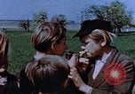 Standbild deutsche Kinder Deutschland, 1945, aus Sekunde 23 historischem Filmmaterial Videoclip 65675056172