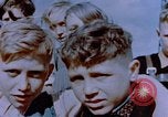 Standbild deutsche Kinder Deutschland, 1945, aus Sekunde 51 historischem Filmmaterial Videoclip 65675056172
