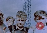 Standbild deutsche Kinder Deutschland, 1945, aus Sekunde 57 historischem Filmmaterial Videoclip 65675056172