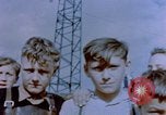 Standbild deutsche Kinder Deutschland, 1945, aus Sekunde 59 historischem Filmmaterial Videoclip 65675056172