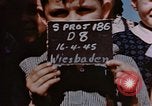 Standbild deutsche Kinder Deutschland, 1945, aus Sekunde 6 historischem Filmmaterial Videoclip 65675056176