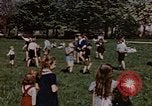 Standbild deutsche Kinder Deutschland, 1945, aus Sekunde 15 historischem Filmmaterial Videoclip 65675056176