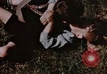 Standbild deutsche Kinder Deutschland, 1945, aus Sekunde 25 historischem Filmmaterial Videoclip 65675056176