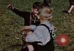 Standbild deutsche Kinder Deutschland, 1945, aus Sekunde 31 historischem Filmmaterial Videoclip 65675056176