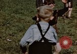 Standbild deutsche Kinder Deutschland, 1945, aus Sekunde 33 historischem Filmmaterial Videoclip 65675056176