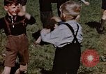 Standbild deutsche Kinder Deutschland, 1945, aus Sekunde 40 historischem Filmmaterial Videoclip 65675056176