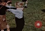 Standbild deutsche Kinder Deutschland, 1945, aus Sekunde 42 historischem Filmmaterial Videoclip 65675056176