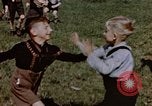 Standbild deutsche Kinder Deutschland, 1945, aus Sekunde 46 historischem Filmmaterial Videoclip 65675056176