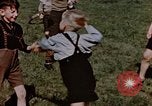 Standbild deutsche Kinder Deutschland, 1945, aus Sekunde 47 historischem Filmmaterial Videoclip 65675056176