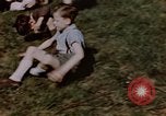 Standbild deutsche Kinder Deutschland, 1945, aus Sekunde 48 historischem Filmmaterial Videoclip 65675056176
