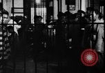 Standbild liegend Strafgefangene Manila Philippinen, 1930, aus Sekunde 9 historischem Filmmaterial Videoclip 65675056178
