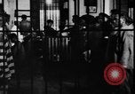 Standbild liegend Strafgefangene Manila Philippinen, 1930, aus Sekunde 10 historischem Filmmaterial Videoclip 65675056178