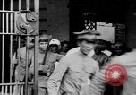 Standbild liegend Strafgefangene Manila Philippinen, 1930, aus Sekunde 24 historischem Filmmaterial Videoclip 65675056178
