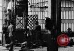 Standbild liegend Strafgefangene Manila Philippinen, 1930, aus Sekunde 28 historischem Filmmaterial Videoclip 65675056178