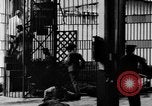 Standbild liegend Strafgefangene Manila Philippinen, 1930, aus Sekunde 30 historischem Filmmaterial Videoclip 65675056178