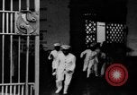 Standbild liegend Strafgefangene Manila Philippinen, 1930, aus Sekunde 31 historischem Filmmaterial Videoclip 65675056178