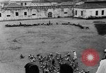 Standbild liegend Strafgefangene Manila Philippinen, 1930, aus Sekunde 37 historischem Filmmaterial Videoclip 65675056178