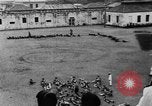 Standbild liegend Strafgefangene Manila Philippinen, 1930, aus Sekunde 38 historischem Filmmaterial Videoclip 65675056178