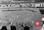 Standbild liegend Strafgefangene Manila Philippinen, 1930, aus Sekunde 42 historischem Filmmaterial Videoclip 65675056178