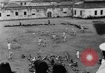 Standbild liegend Strafgefangene Manila Philippinen, 1930, aus Sekunde 45 historischem Filmmaterial Videoclip 65675056178
