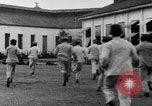 Standbild liegend Strafgefangene Manila Philippinen, 1930, aus Sekunde 48 historischem Filmmaterial Videoclip 65675056178