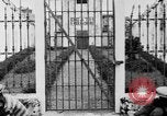 Standbild liegend Strafgefangene Manila Philippinen, 1930, aus Sekunde 50 historischem Filmmaterial Videoclip 65675056178
