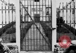 Standbild liegend Strafgefangene Manila Philippinen, 1930, aus Sekunde 51 historischem Filmmaterial Videoclip 65675056178