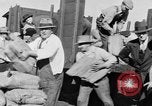 Standbild kanadischen rum Cargo zerstört im Verbot San Francisco California USA, 1930, aus Sekunde 15 historischem Filmmaterial Videoclip 65675056183