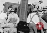 Standbild kanadischen rum Cargo zerstört im Verbot San Francisco California USA, 1930, aus Sekunde 17 historischem Filmmaterial Videoclip 65675056183