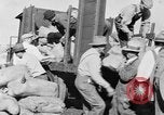 Standbild kanadischen rum Cargo zerstört im Verbot San Francisco California USA, 1930, aus Sekunde 18 historischem Filmmaterial Videoclip 65675056183