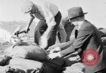 Standbild kanadischen rum Cargo zerstört im Verbot San Francisco California USA, 1930, aus Sekunde 32 historischem Filmmaterial Videoclip 65675056183