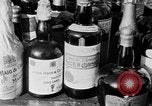 Standbild kanadischen rum Cargo zerstört im Verbot San Francisco California USA, 1930, aus Sekunde 62 historischem Filmmaterial Videoclip 65675056183