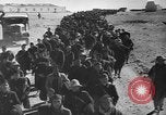 Image des prisonniers italiens Sidi Barrani Égypte, 1941, de la seconde 4 séquences d'archives historiques vidéo 65675056187