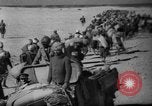 Image des prisonniers italiens Sidi Barrani Égypte, 1941, de la seconde 6 séquences d'archives historiques vidéo 65675056187