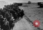 Image des prisonniers italiens Sidi Barrani Égypte, 1941, de la seconde 10 séquences d'archives historiques vidéo 65675056187