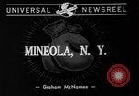 Immagine di Guanti d'oro Mineola New York USA, 1941, secondo 3 filmato di repertorio 65675056195