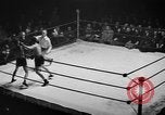 Immagine di Guanti d'oro Mineola New York USA, 1941, secondo 5 filmato di repertorio 65675056195