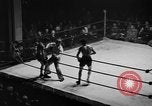 Immagine di Guanti d'oro Mineola New York USA, 1941, secondo 9 filmato di repertorio 65675056195